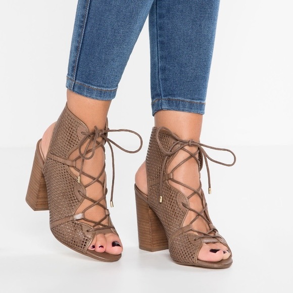 Lace-up block heel sandals - size 8.5 - Picture 3 of 5